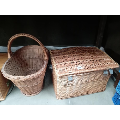 914 - A picnic hamper & wicker basket