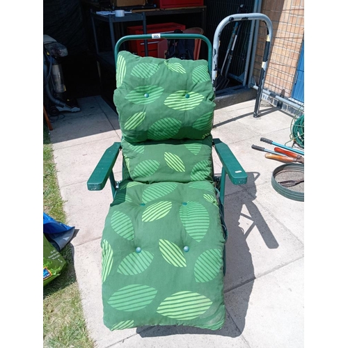 985 - A garden recliner