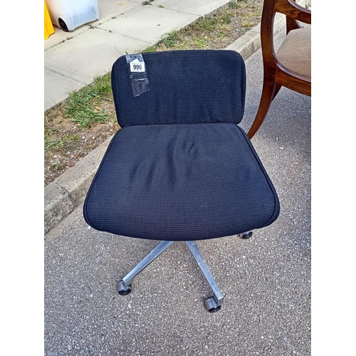 996 - An office chair