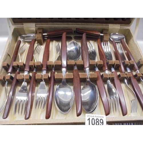 1089 - A circa 1960's canteen of cutlery with wooden handles.