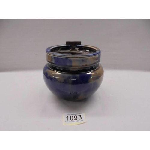 1093 - A ceramic smokers jar/ashtray.