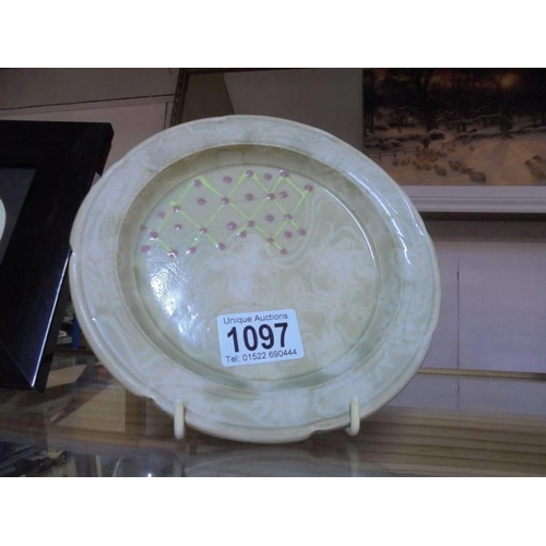 1097 - A Chinese 'Celadin' style tea plate.