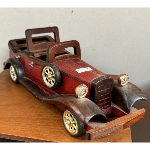 89 - 2 Vintage wooden cars