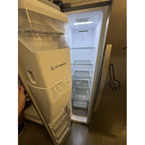 138 - A Kenwood American style fridge freezer