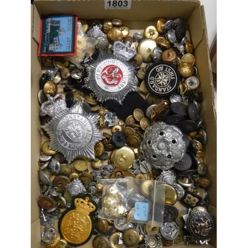 1803 - A quantity of badges and buttons.