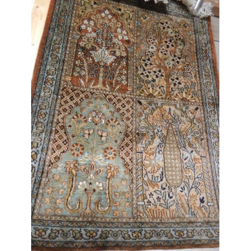 1827 - A good quality small rug.