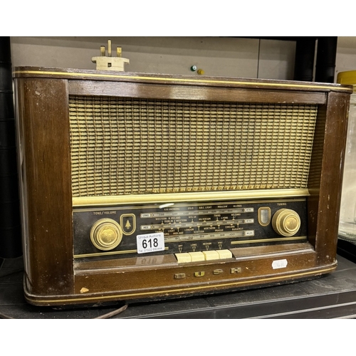 618 - A vintage BUSH valve radio