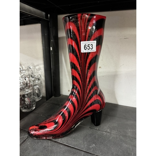 653 - A large art glass boot in red and black