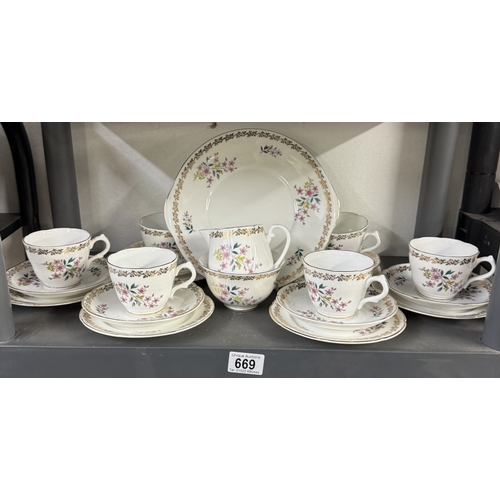 669 - An 18 piece Royal Grafton tea set