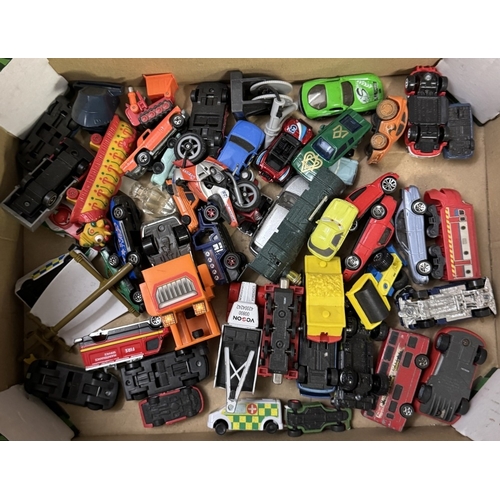 672 - A box of mixed diecast