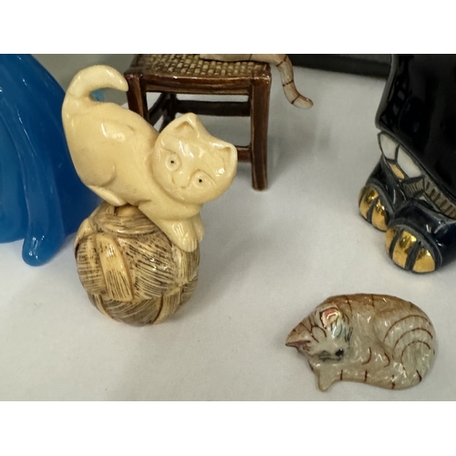 684 - A selection of cat ornaments