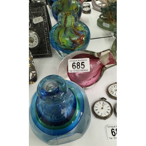 685 - 3 Art glass bud vases