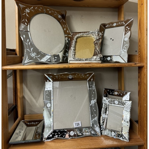 729 - 6 Gipsy mirror glass photo frames & 2 dishes