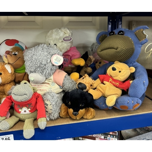 746 - A good lot of soft toys including many 'Me to you' monkeys etc