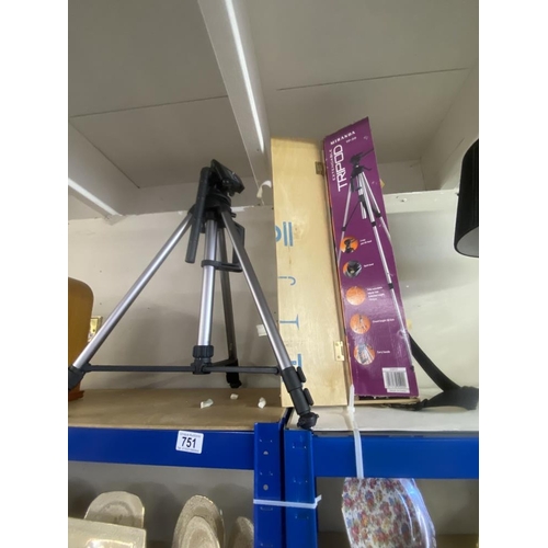 751 - An extendable boxed Miranda TP35 tripod