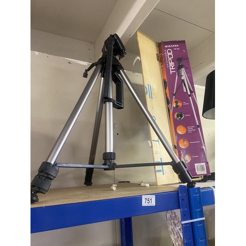 751 - An extendable boxed Miranda TP35 tripod