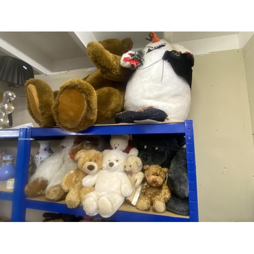 763 - A large lot of soft toys (over 5 shelves)