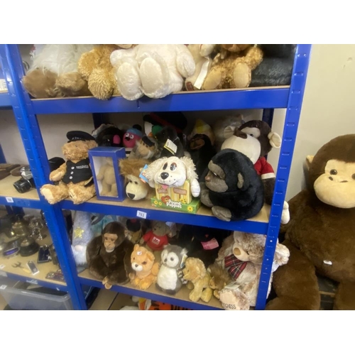 763 - A large lot of soft toys (over 5 shelves)