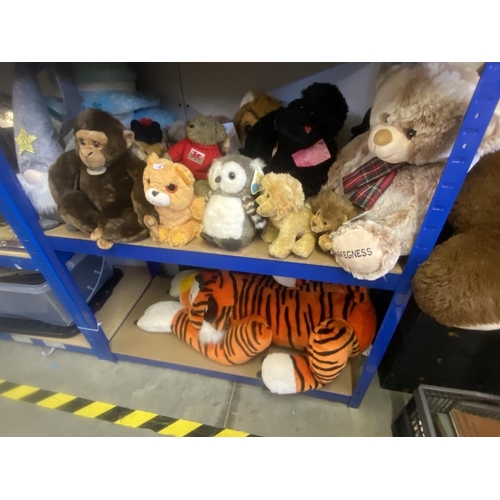 763 - A large lot of soft toys (over 5 shelves)