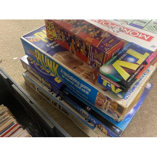 798 - A quantity of board games including Monopoly, Cluedo, Formula 1 etc