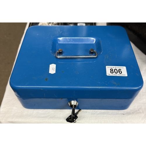 806 - A cash box with key