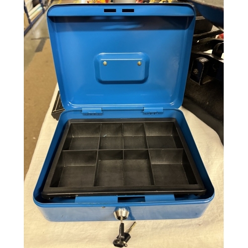 806 - A cash box with key