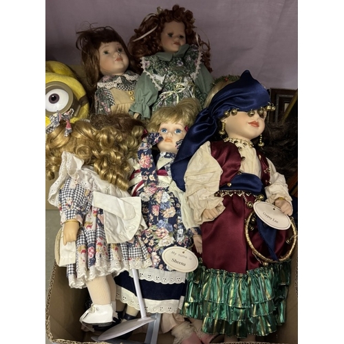 820 - A quantity of porcelain head collectors dolls