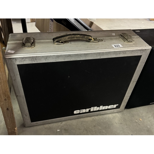 822 - An aluminium flight case