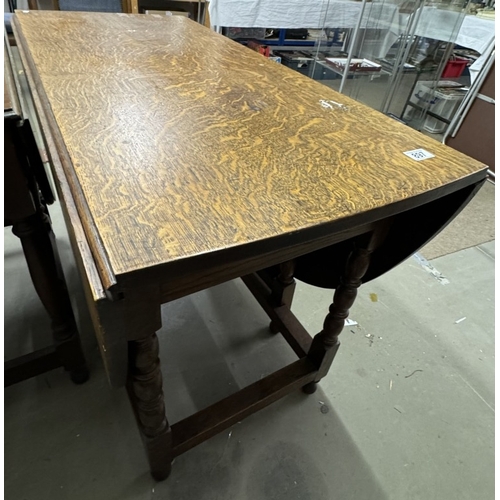 897 - A mid 20th century oak gate leg table