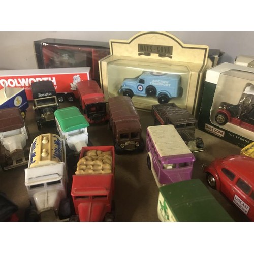 754 - A quantity of die-cast cars etc (some boxed)