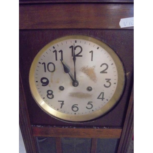 602 - An oak 8 day wall clock, in working order, COLLECT ONLY.