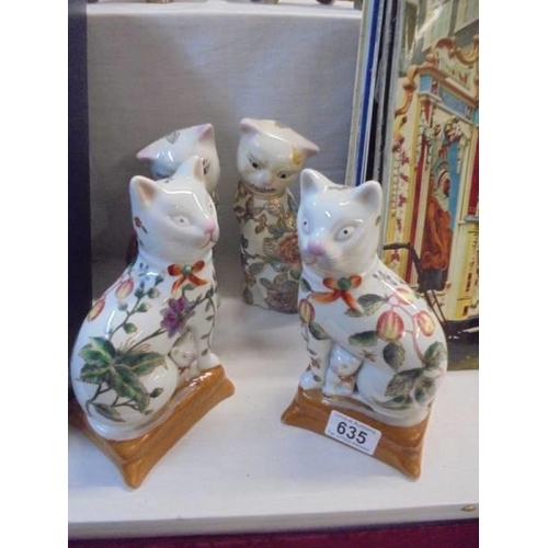 635 - Two pairs of ceramic cats.