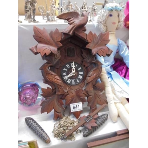 641 - A cuckoo clock, in working order.