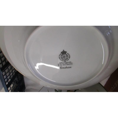 727 - A Quantity of Royal Worcester Evesham pattern plates, COLLECT ONLY.