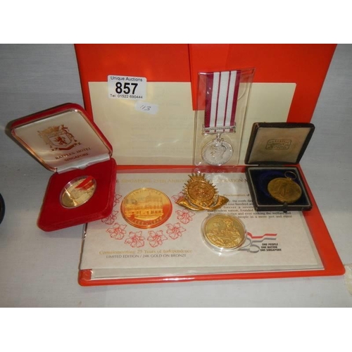 857 - A medal, medallion and commemorative coins.