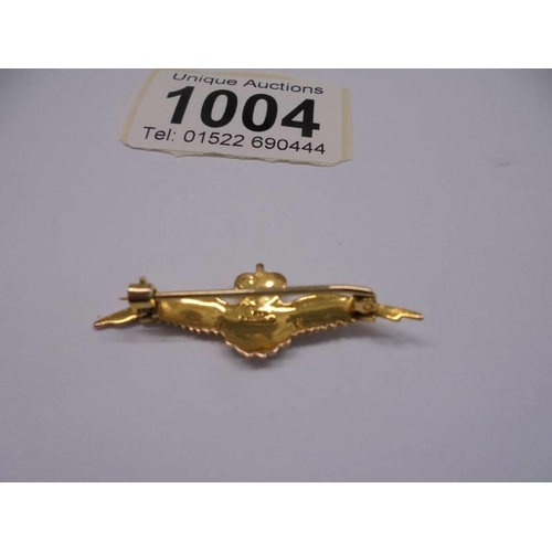 1004 - A 9ct gold RAF wings brooch, 2.46 grams.