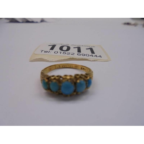 1011 - A gold ring set turquoise, size J half, 1.3 grams.