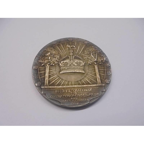 1103 - A cased 1902 Coronation medallion for King Edward VII and Queen Alexandra.