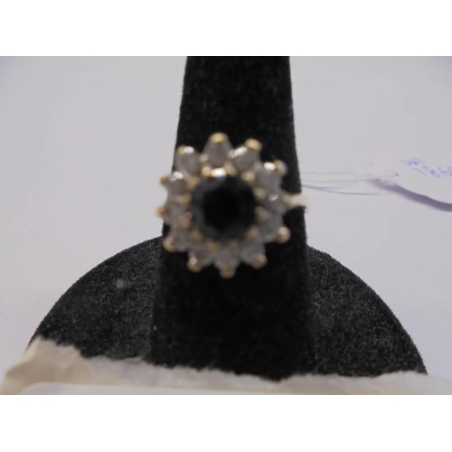 1029 - A vintage 9ct gold cluster ring, size J, 2.49 grams.