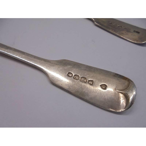 1034 - Eight silver tea spoons, 6.5 ounces.