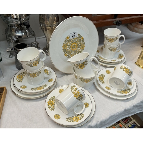 32 - A hostess tableware fine bone china tea set