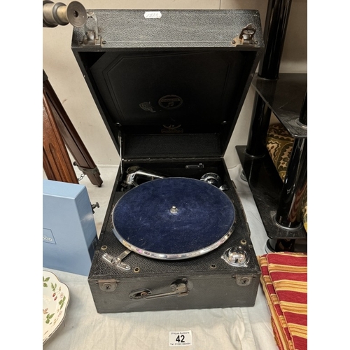 42 - An early 20c Columbia model no 201 picnic gramophone a/f