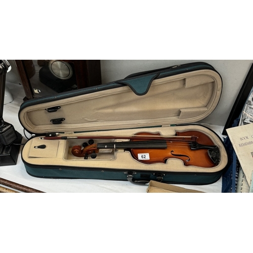 62 - A modern violin with bow and case