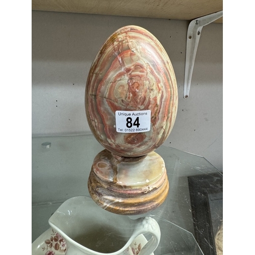 84 - A large banded onyx egg on stand. Height 23.5cm, Weight 5.3kg / 11.6 lbs