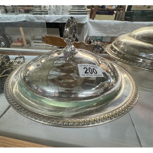 200 - A silver plated fondue set and a matching tureen