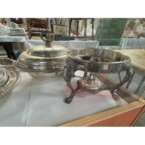 200 - A silver plated fondue set and a matching tureen