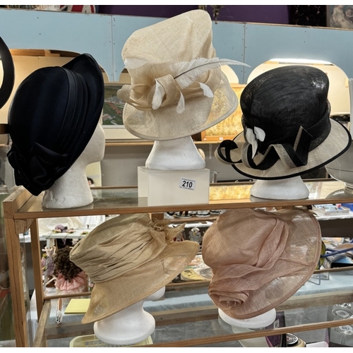 210 - Five mid 20th century lady's hats.