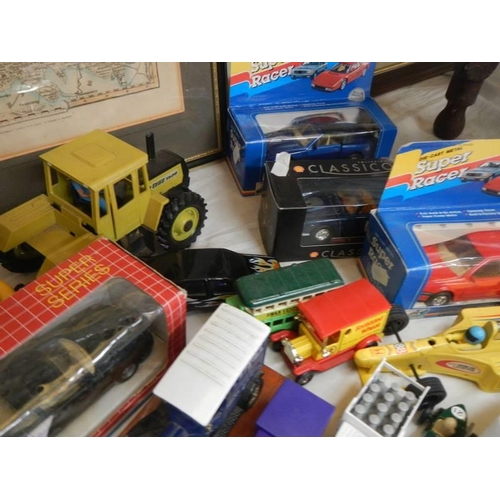 1526 - A mixed lot of play worn die cast models.