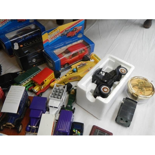 1526 - A mixed lot of play worn die cast models.