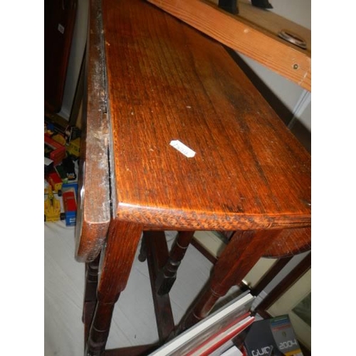 1530 - A nice small oak gate leg table, COLLECT ONLY.